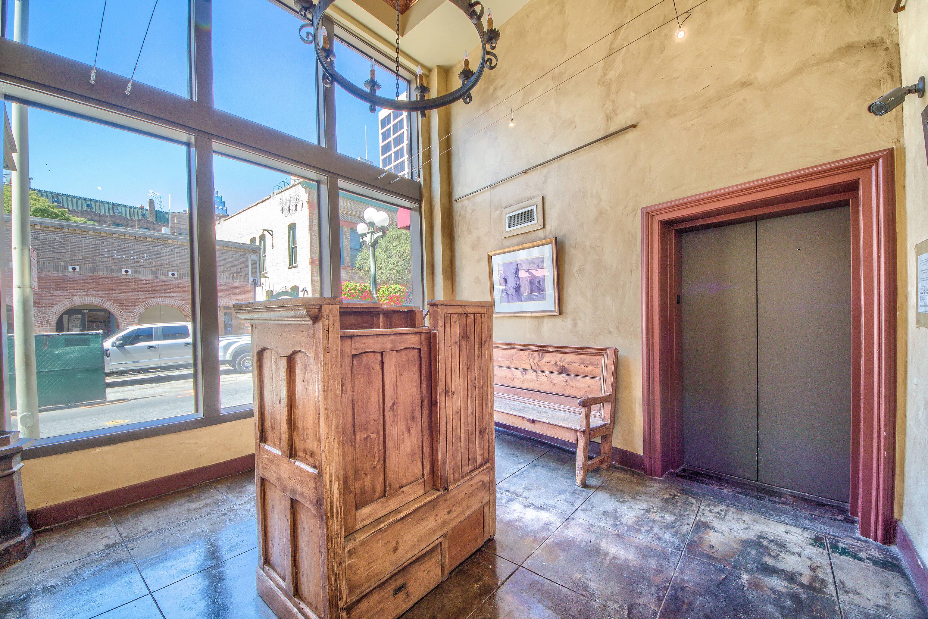 212 Losoya St, San Antonio, TX 78205