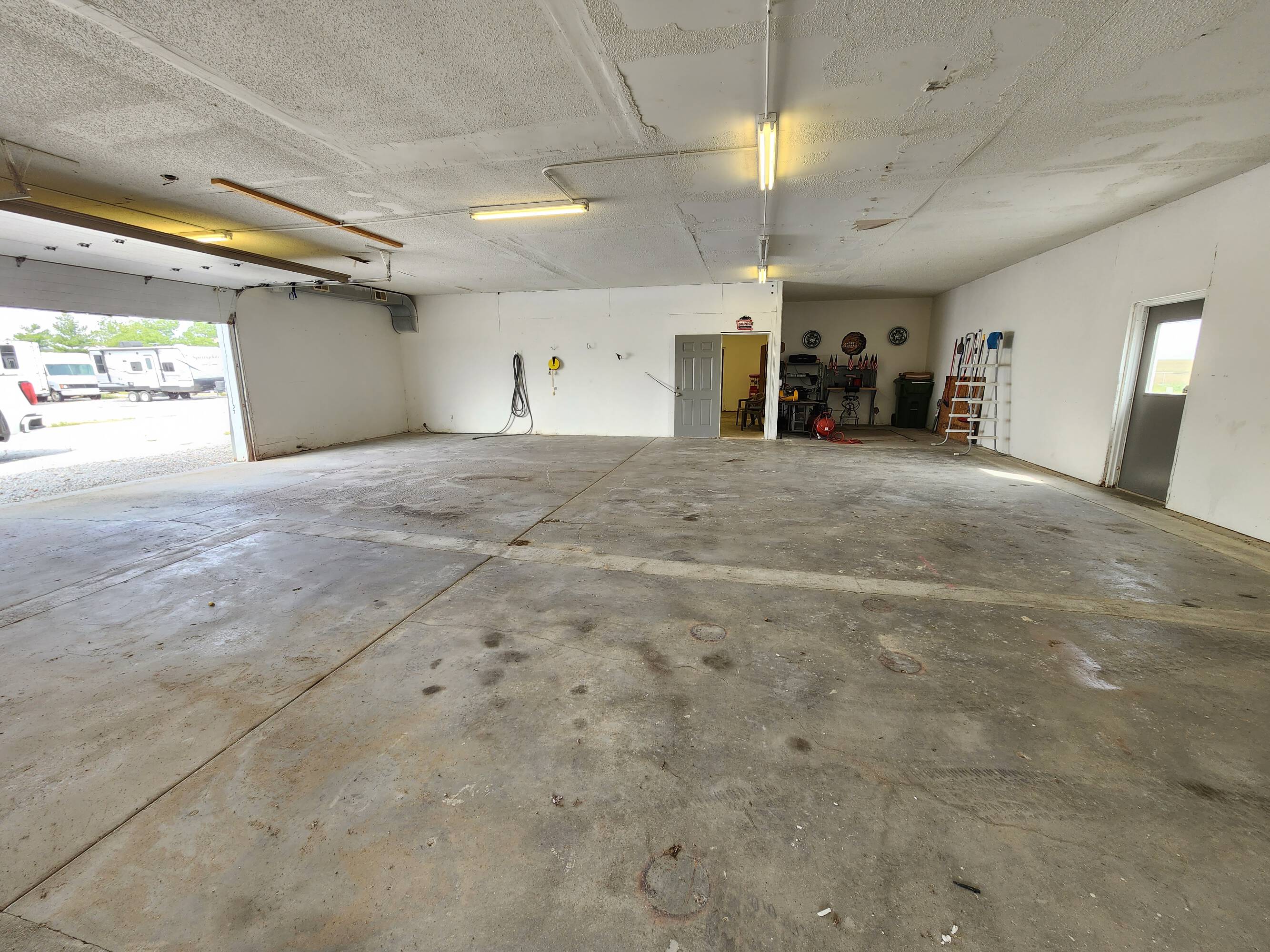 715 N 2nd Rd, Palmyra, NE 68418