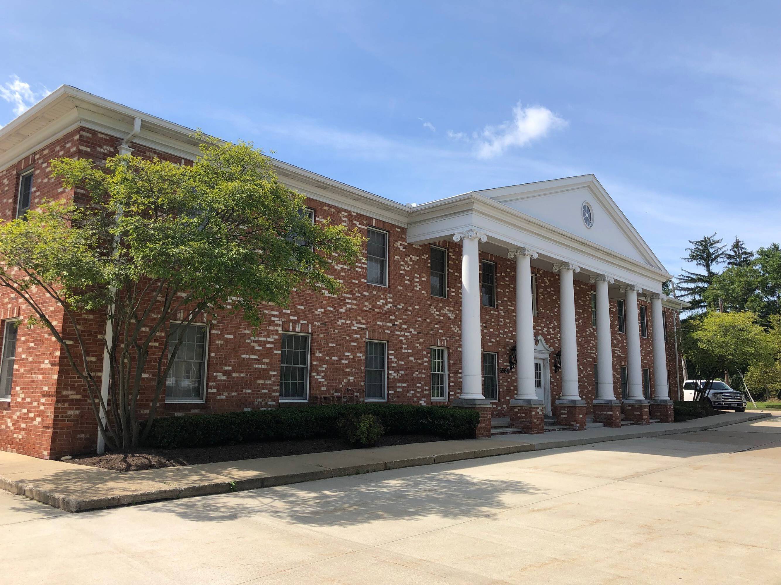 5564 Wilson Mills Rd, Highland Heights, OH 44143