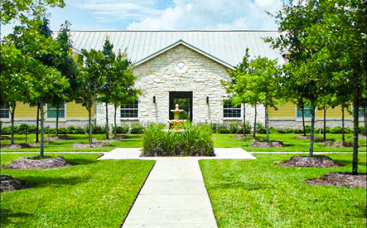 Pictures of Office property located at 33300 Egypt Ln, Magnolia, TX 77354 for lease - image #1