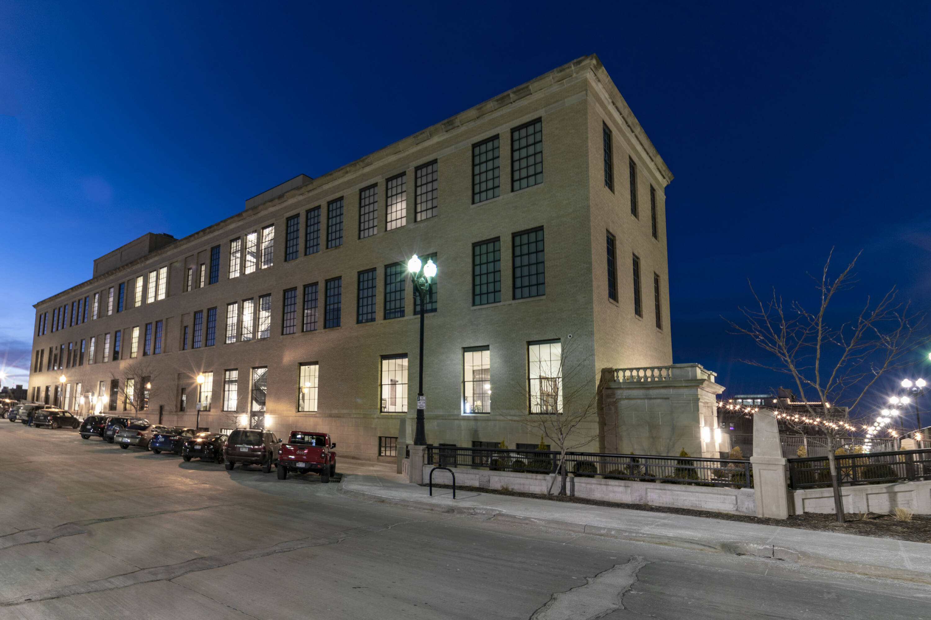 950 S 10th St, Omaha, NE 68108