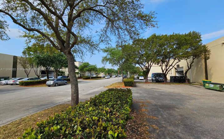 Pictures of Industrial property located at 10475 NW 37th Terrace, Doral, FL 33178 for lease - image #1