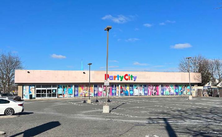 Pictures of Retail property located at 3098 Long Beach Rd, Oceanside, NY 11572 for lease - image #1