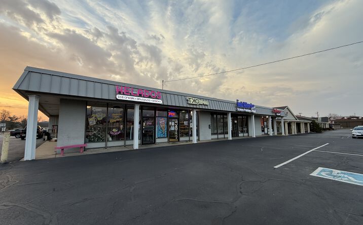 Pictures of Retail property located at 777 S Green River Rd, Evansville, IN 47715 for lease - image #1