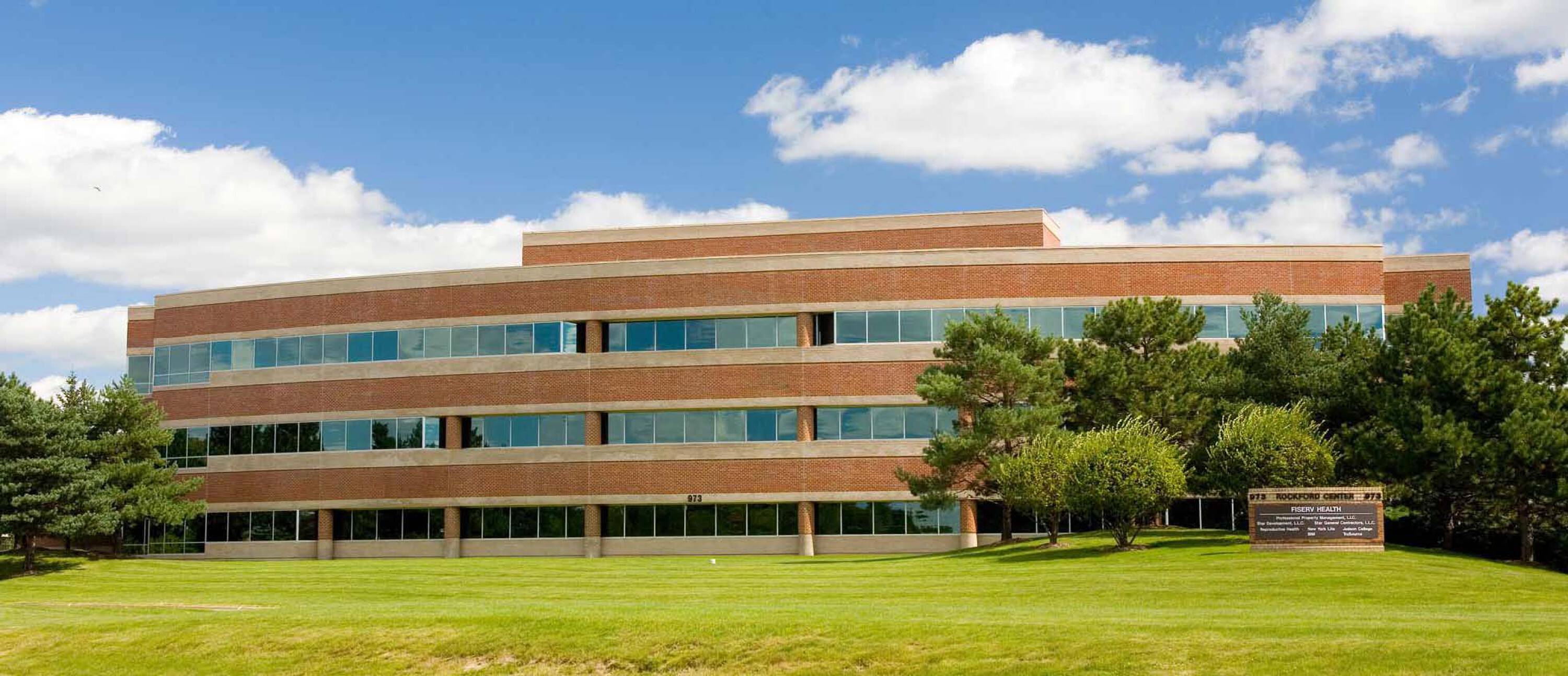 973 Featherstone Rd, Rockford, IL 61107