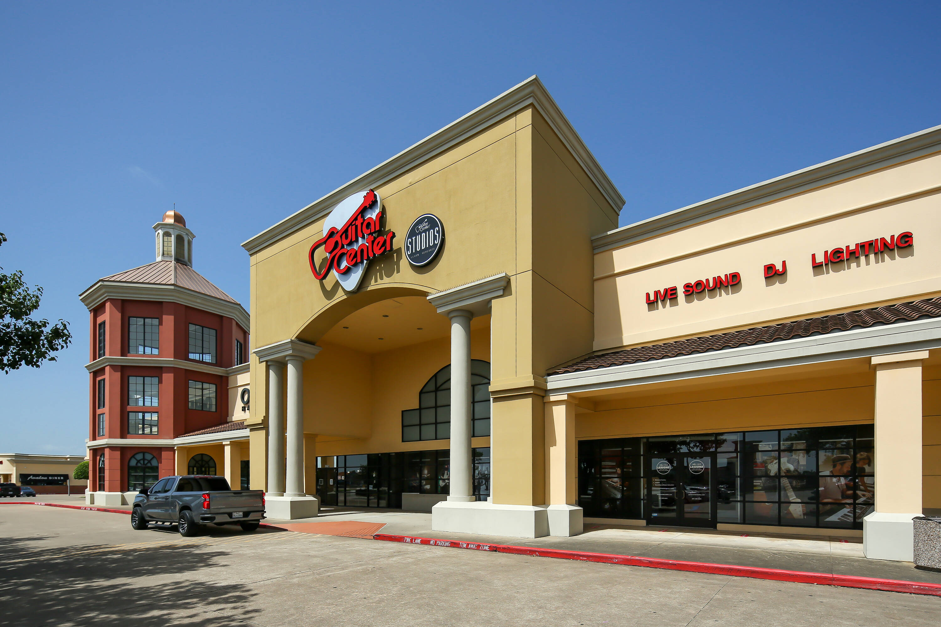 12520 Fountain Lake Cir, Stafford, TX 77477