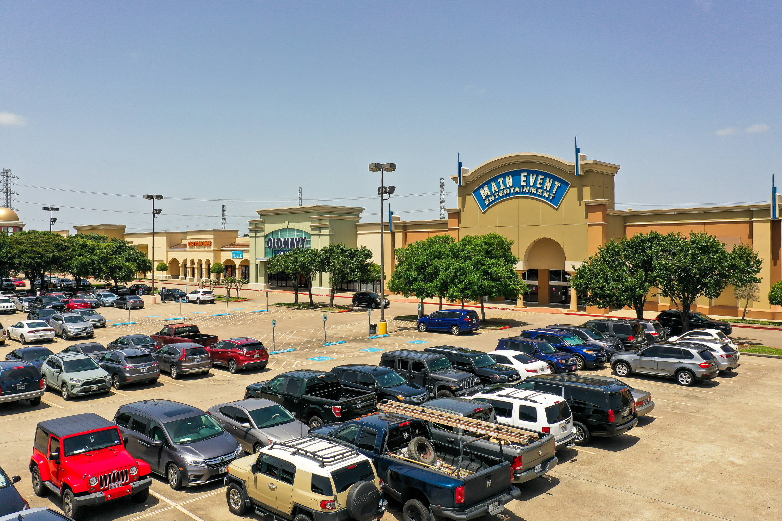 12520 Fountain Lake Cir, Stafford, TX 77477