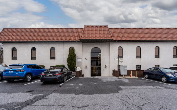 Pictures of Retail, Office, Restaurant property located at 621 Stemmers Run Rd, Essex, MD 21221 for lease - image #1