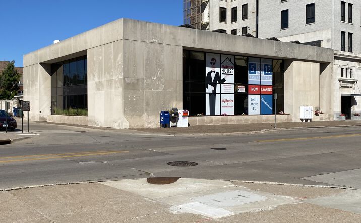 Pictures of Office property located at 501 15th St, Moline, IL 61265 for lease - image #1