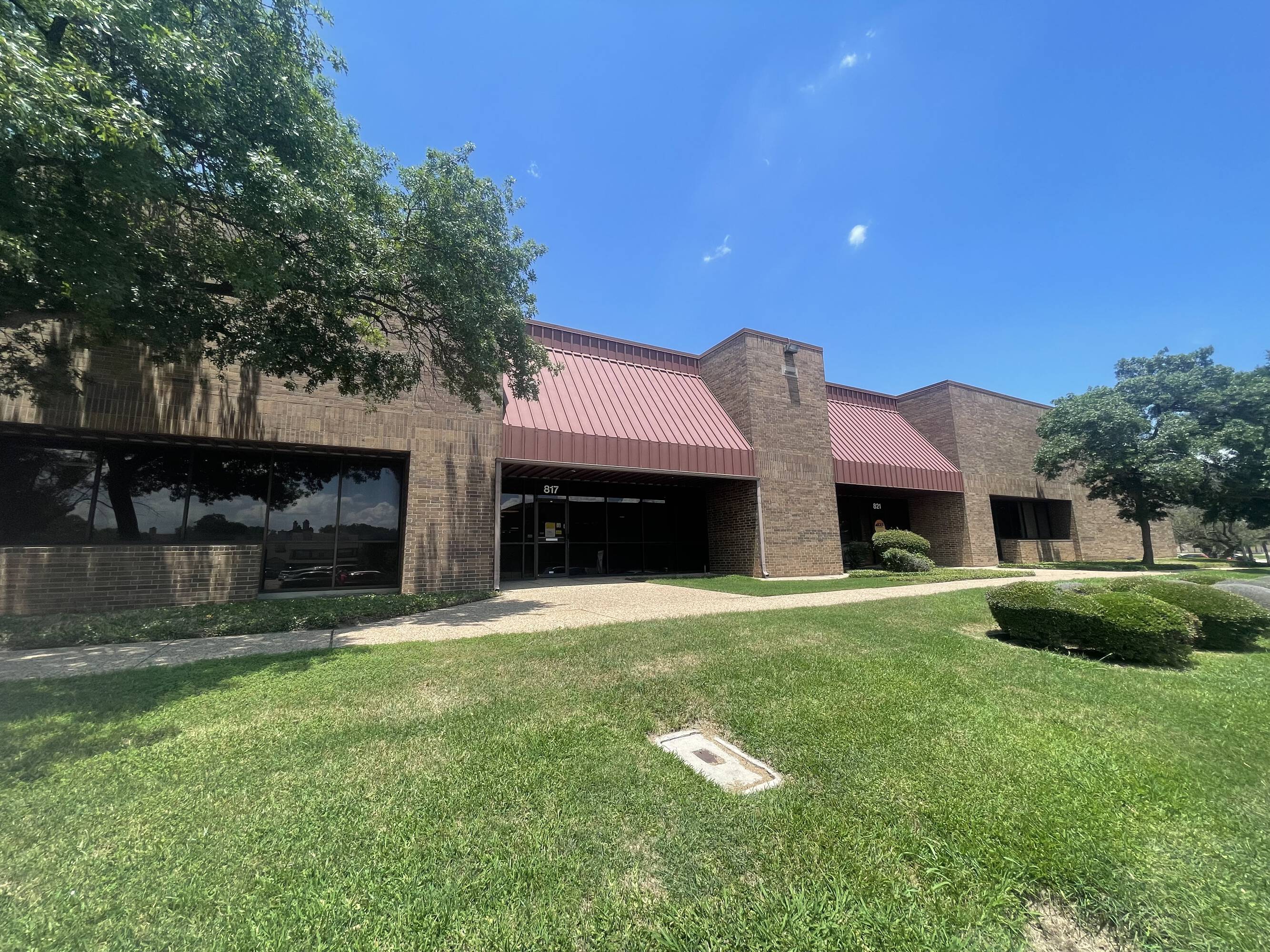 821 Greenview Dr, Grand Prairie, TX 75050