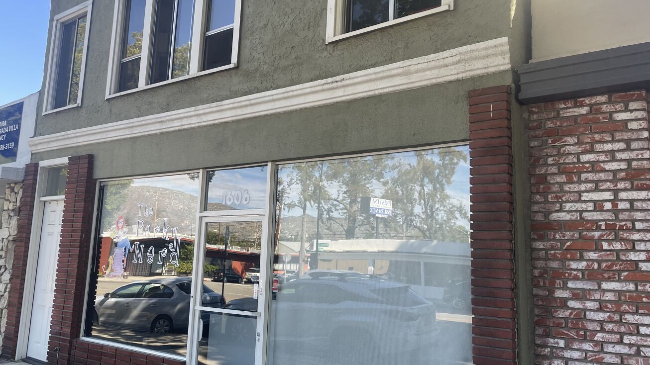1606 W Magnolia Blvd, Burbank, CA 91506 Retail Space for Lease