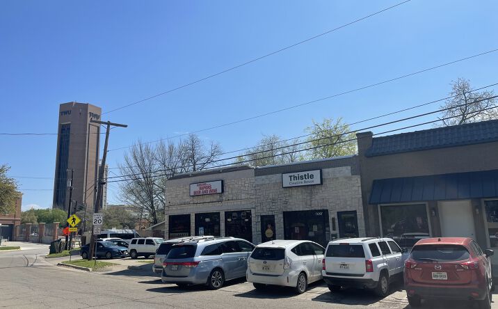 Pictures of Retail property located at 1421 Oakland St, Denton, TX 76201 for lease - image #1