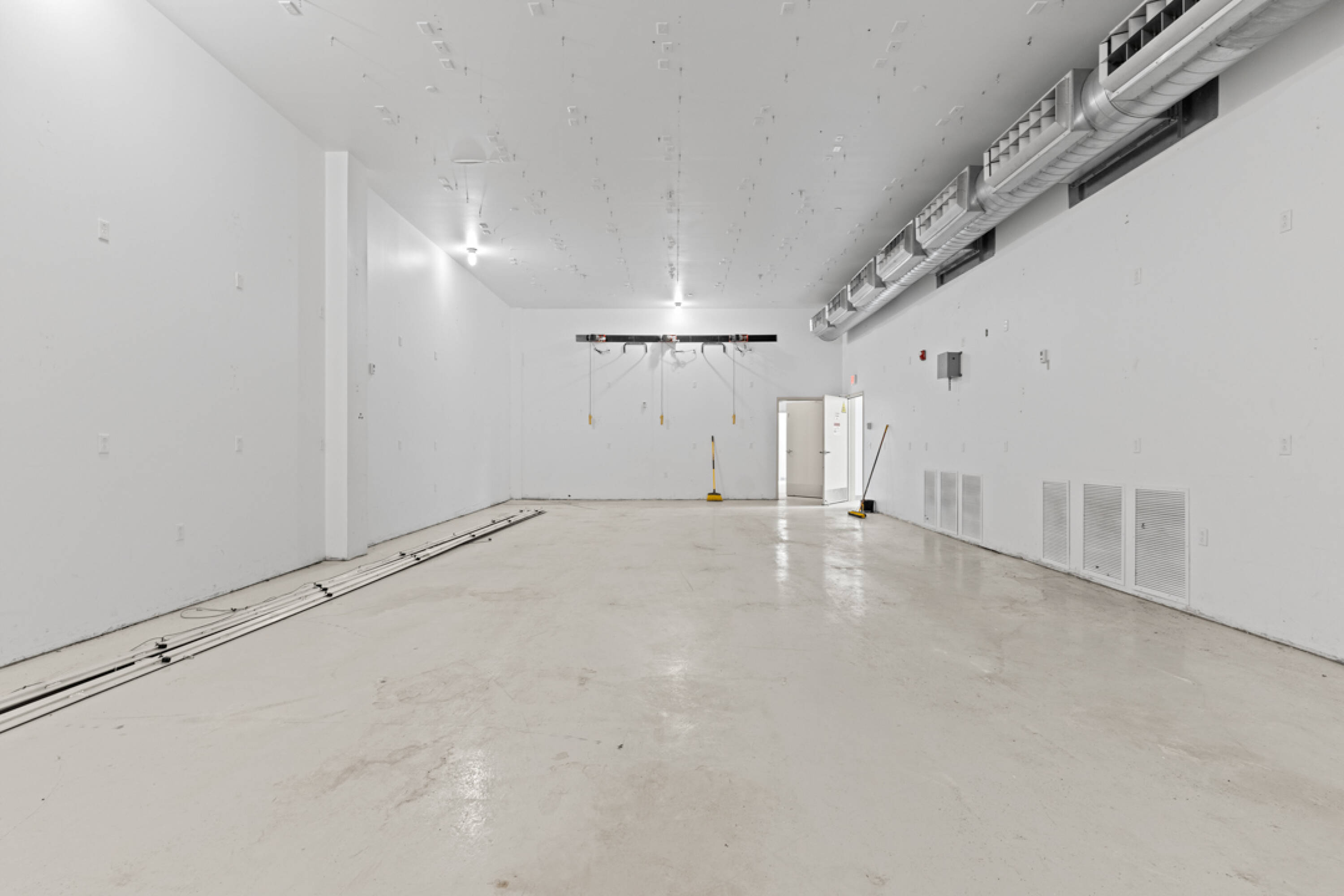 586 Lewiston Junction Rd, Auburn, ME 04210