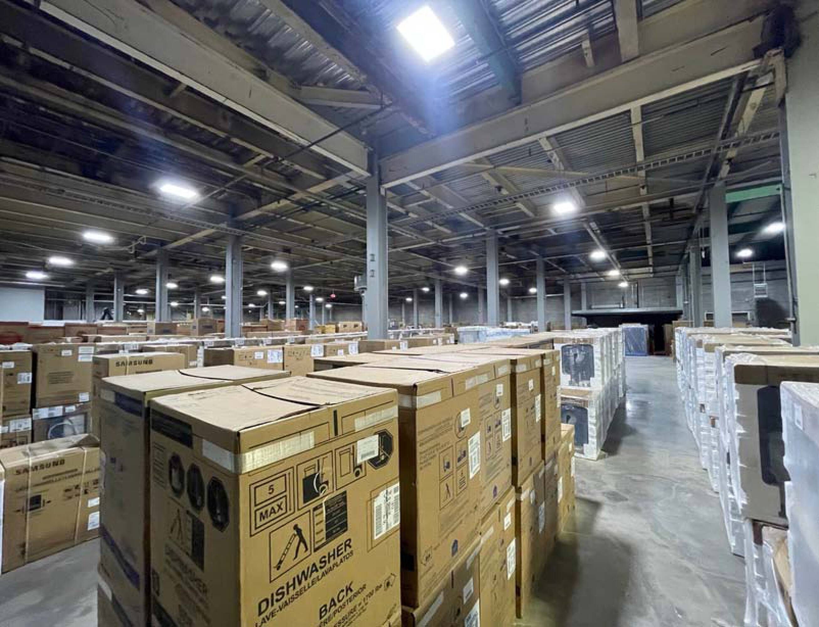 586 Lewiston Junction Rd, Auburn, ME 04210