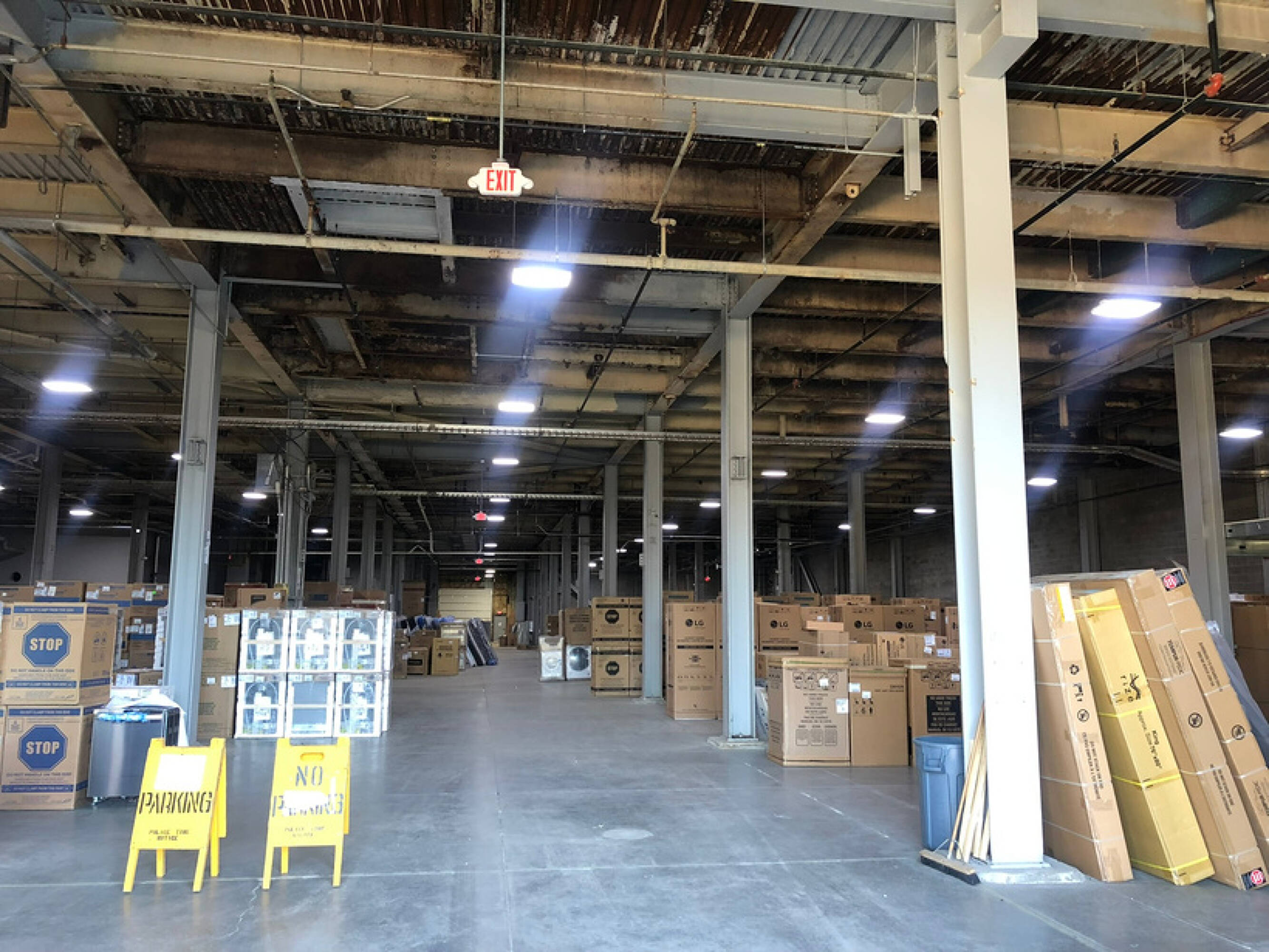 586 Lewiston Junction Rd, Auburn, ME 04210