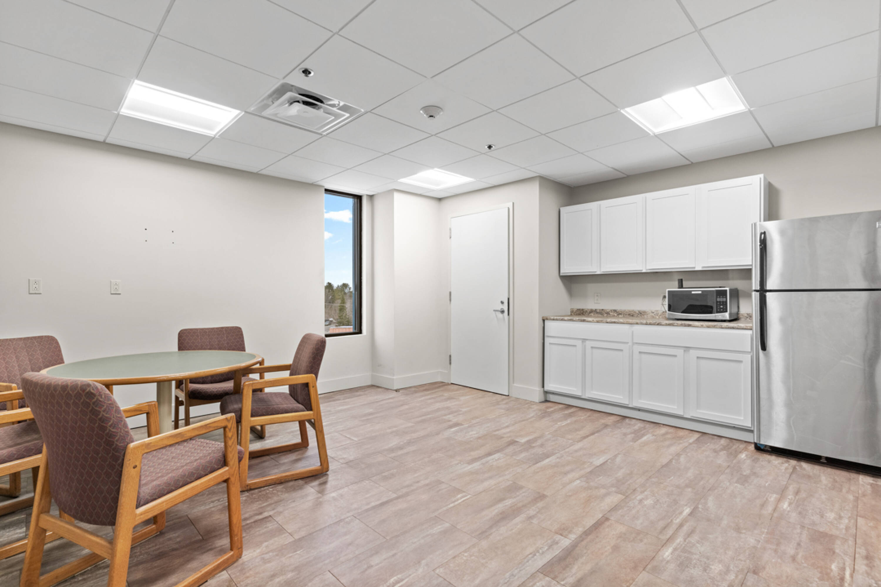 586 Lewiston Junction Rd, Auburn, ME 04210