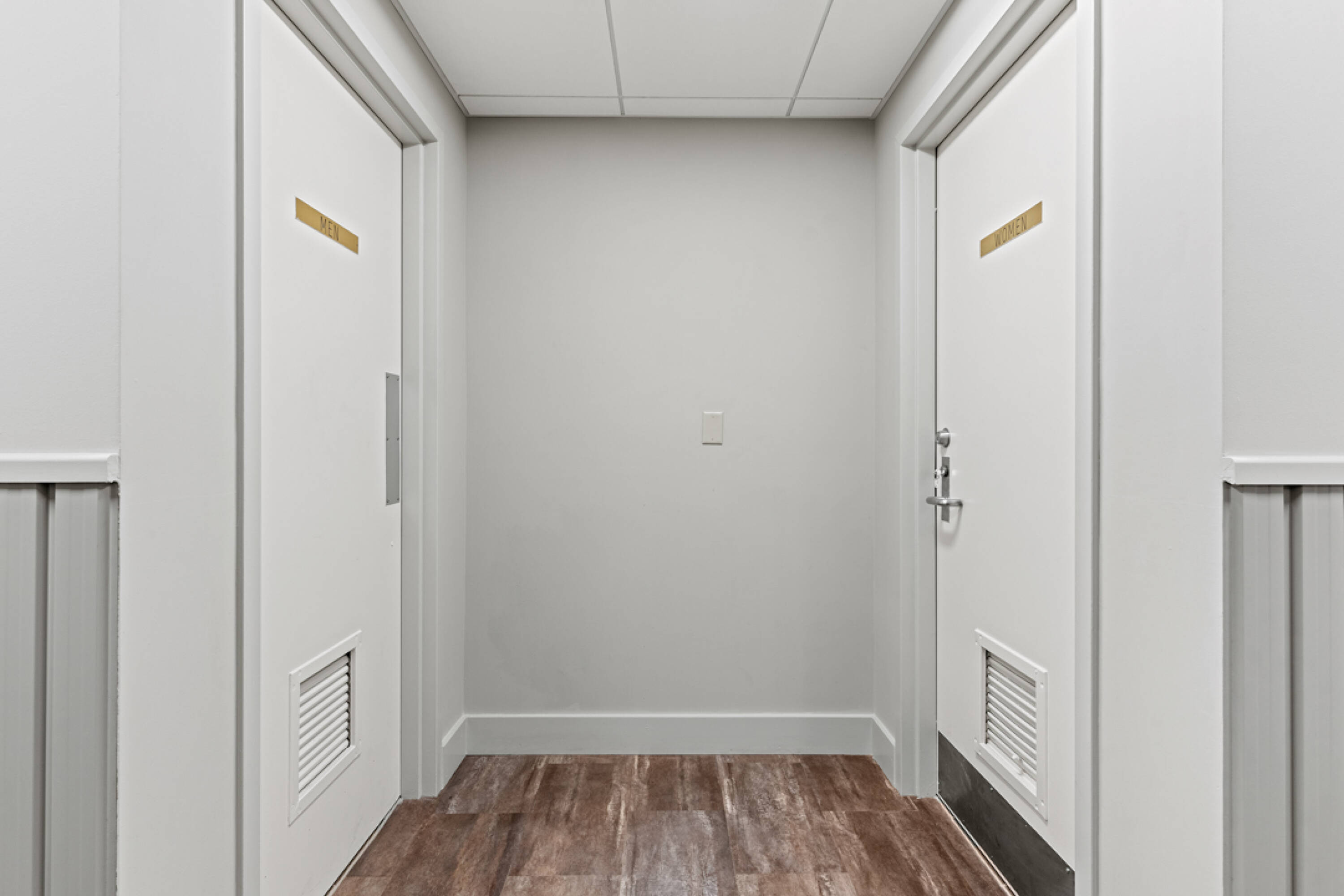 586 Lewiston Junction Rd, Auburn, ME 04210