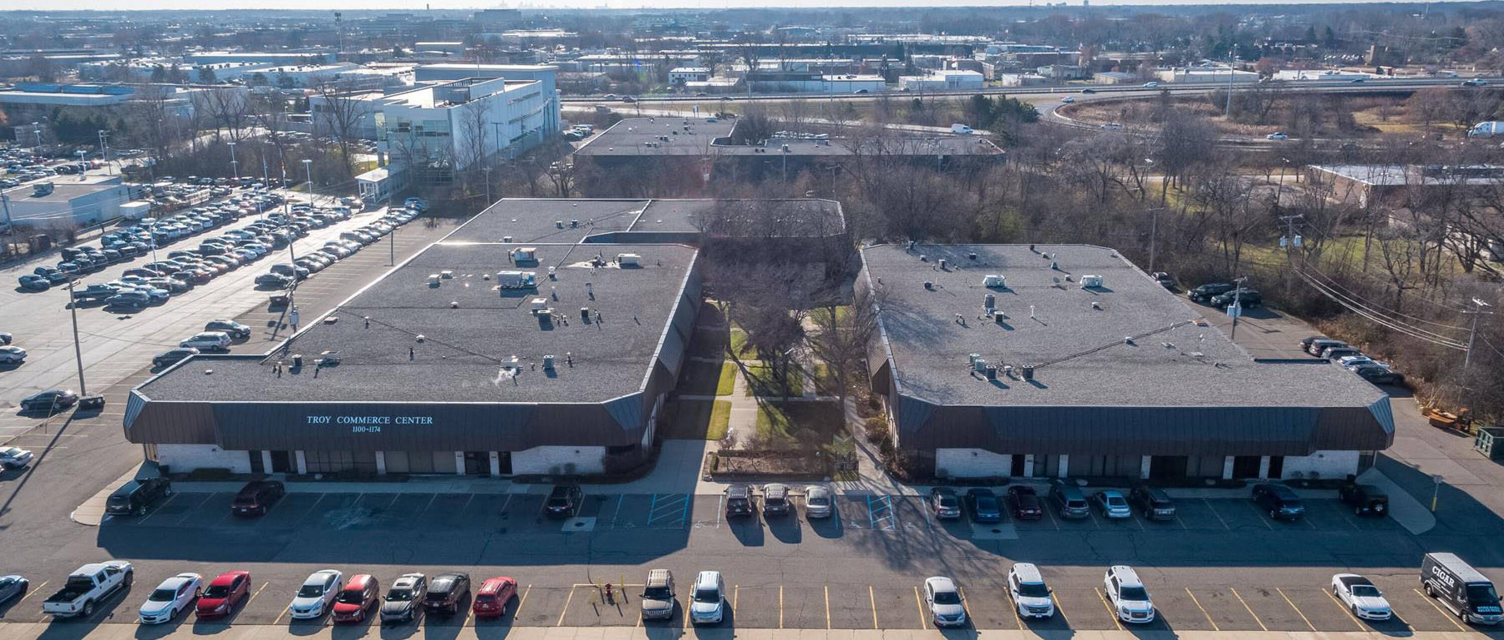 1100 Owendale Dr, Troy, MI 48083