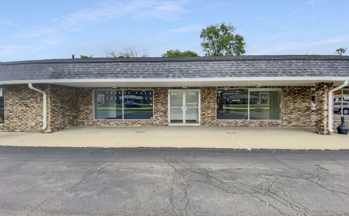 Pictures of Retail property located at 810 Front St, McHenry, IL 60050 for lease - image #1