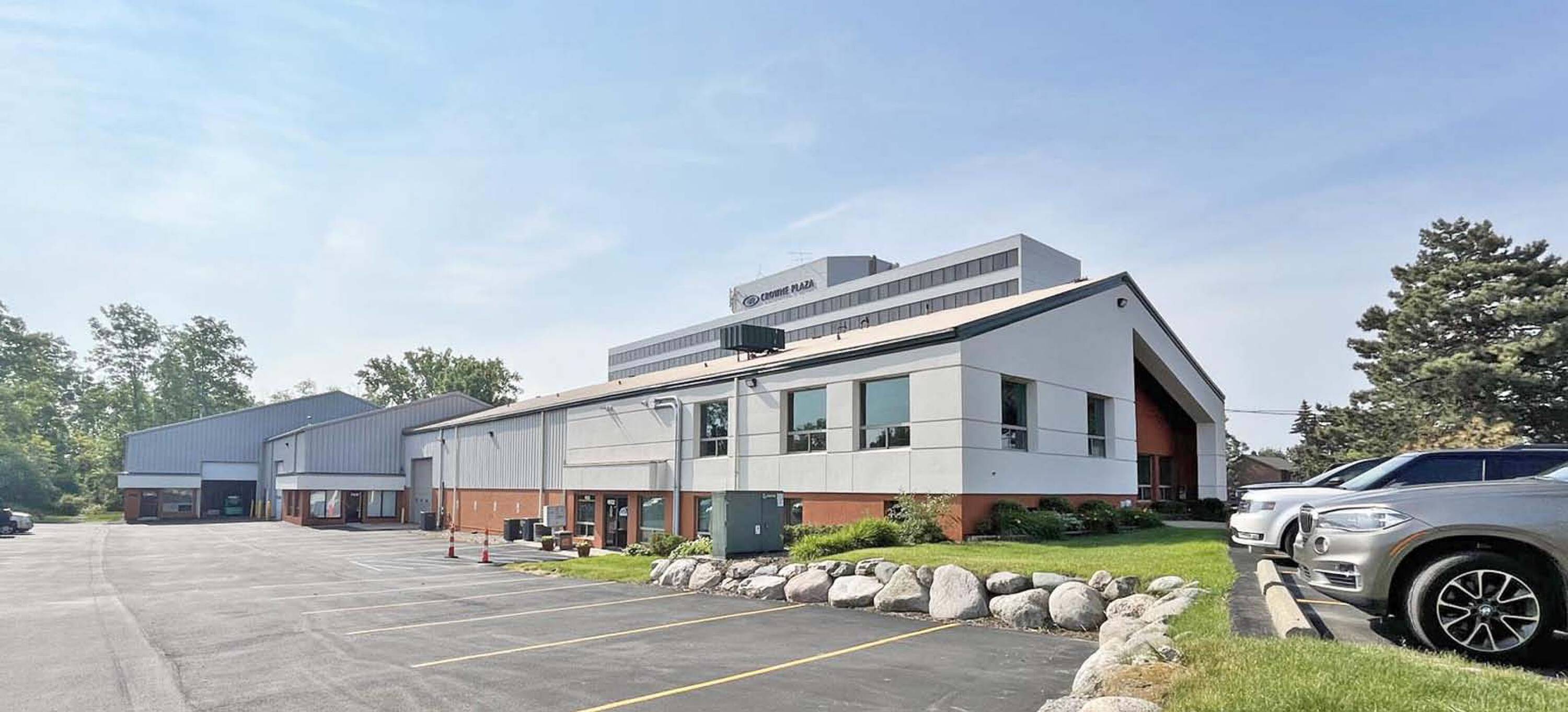 1532 N Opdyke Rd, Auburn Hills, MI 48326