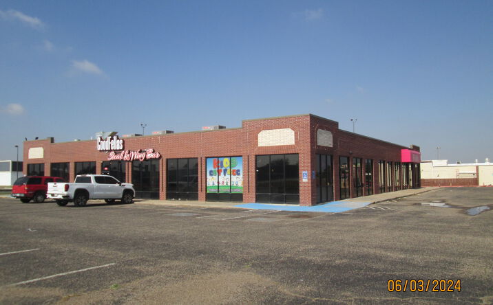 Pictures of Retail property located at 1101 I-27, Plainview, TX 79072 for lease - image #1