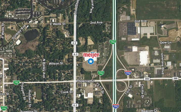 Pictures of Retail property located at 1223 Phoenix St, South Haven, MI 49090 for lease - image #1