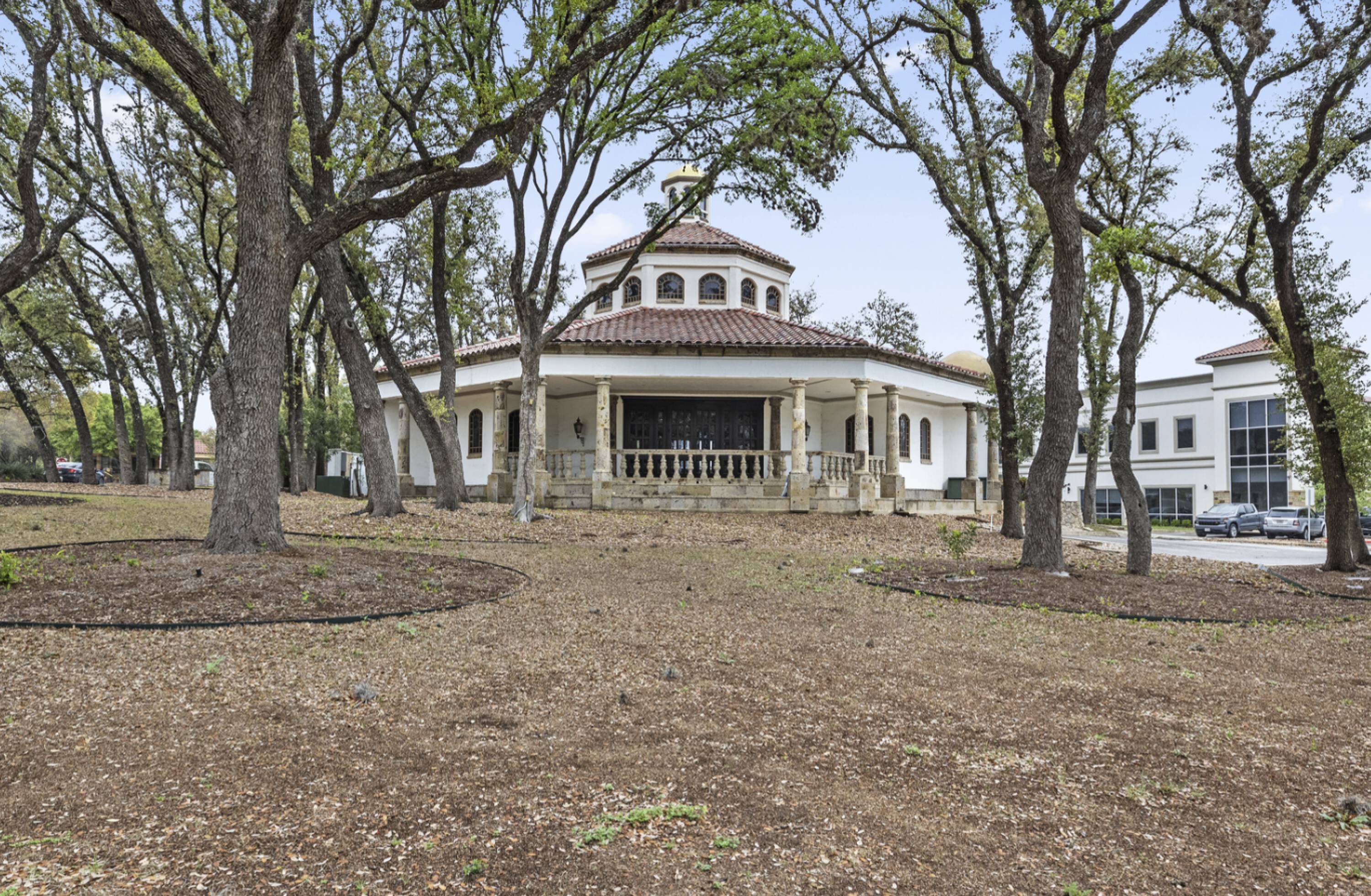 10 Dominion Dr, San Antonio, TX 78257