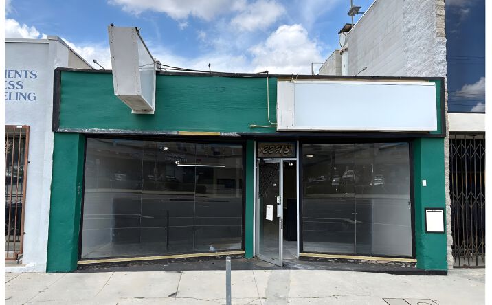 Pictures of Retail property located at 22913 Ventura Blvd, Los Angeles, CA 91364 for lease - image #1