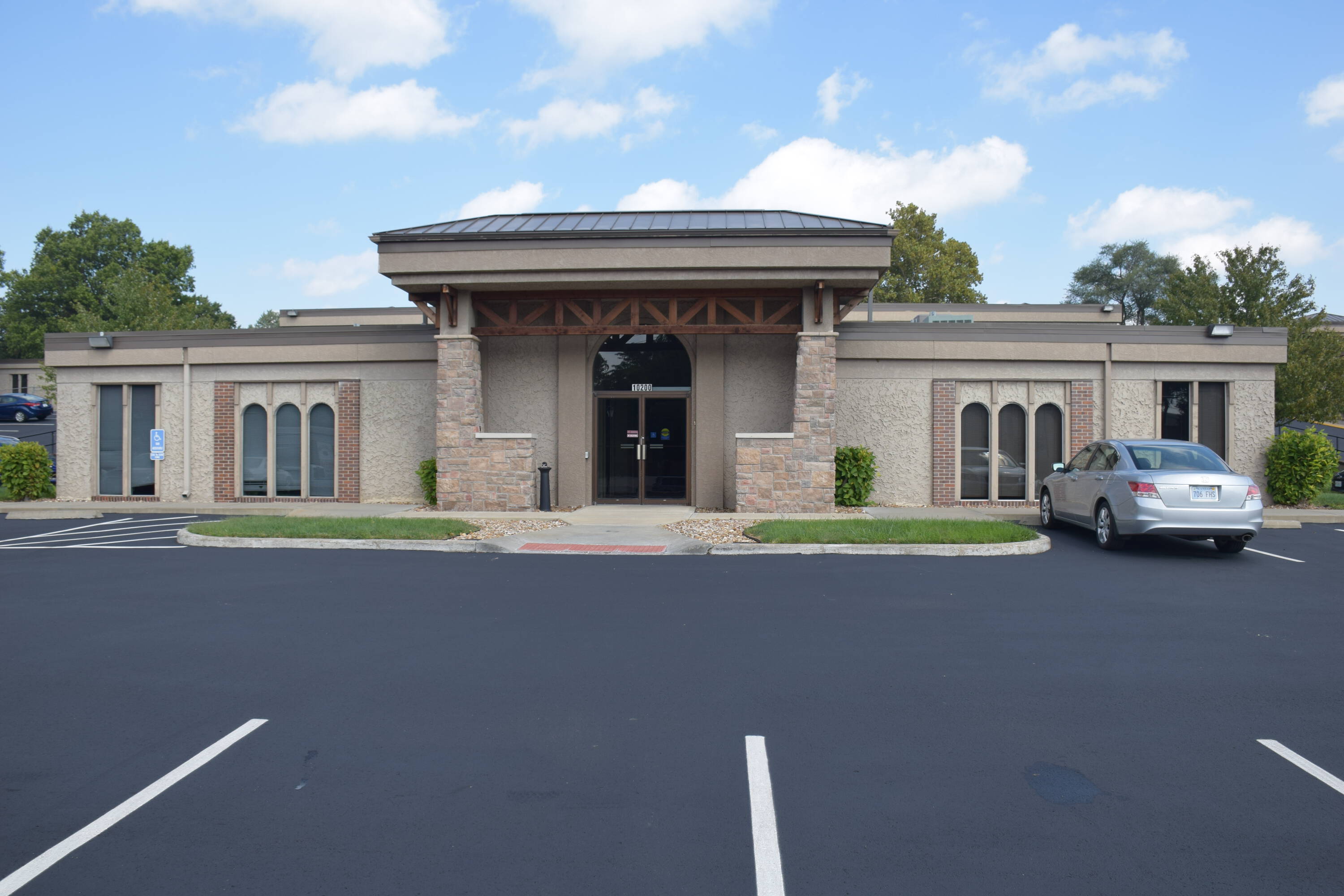 10000 W 75th St, Merriam, KS 66203