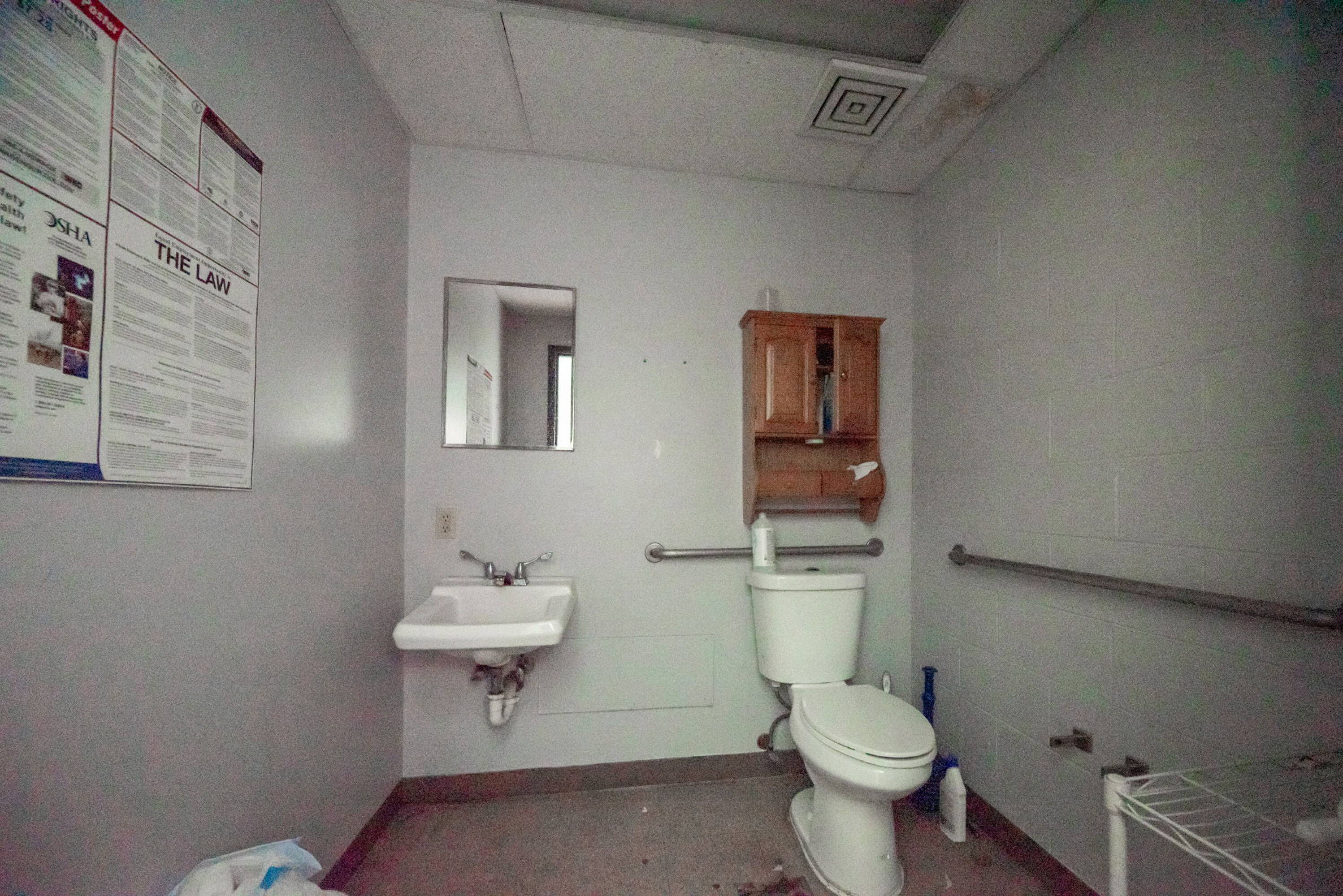 1341879