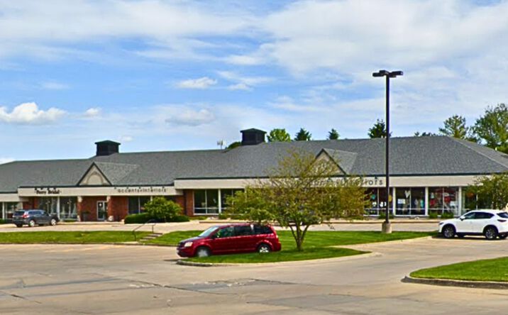 Pictures of Retail property located at 2701 86th St, Urbandale, IA 50322 for lease - image #1