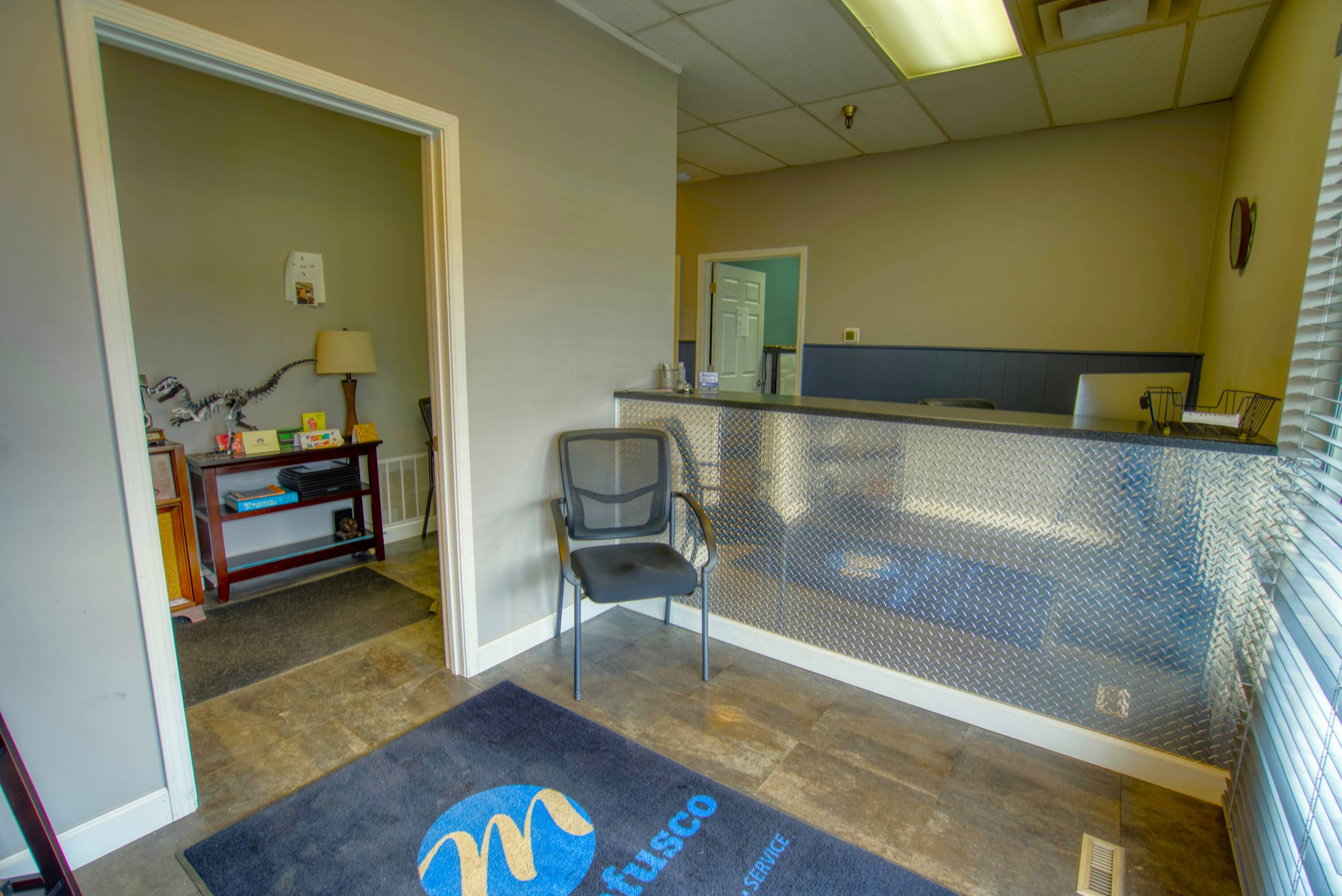 2200 W Altorfer Dr, Peoria, IL 61615