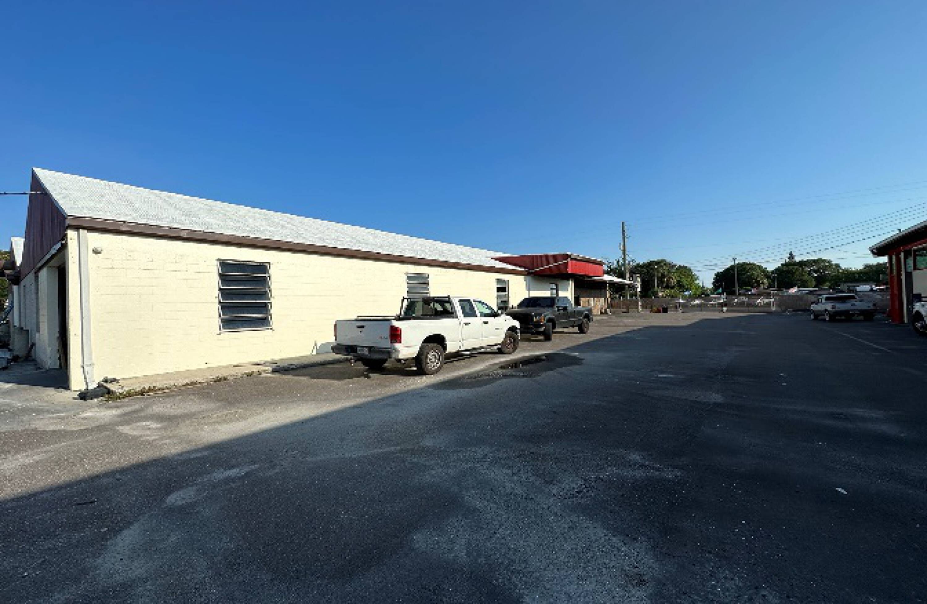 2318 W Columbus Dr, Tampa, FL 33607