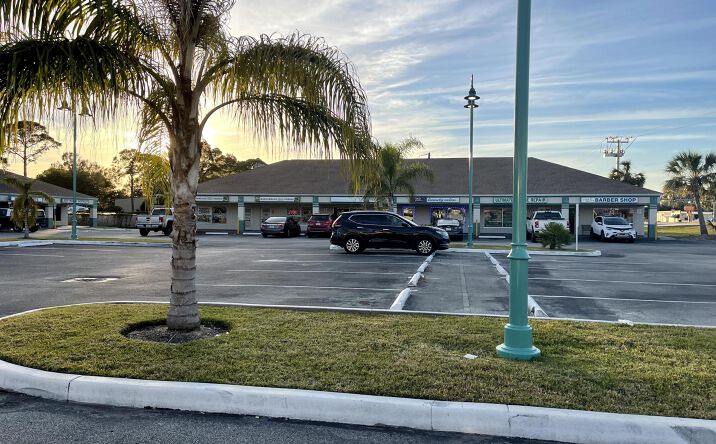 Pictures of Office property located at 2000-2040 Palm Bay Rd NE, Palm Bay, FL 32905 for lease - image #1