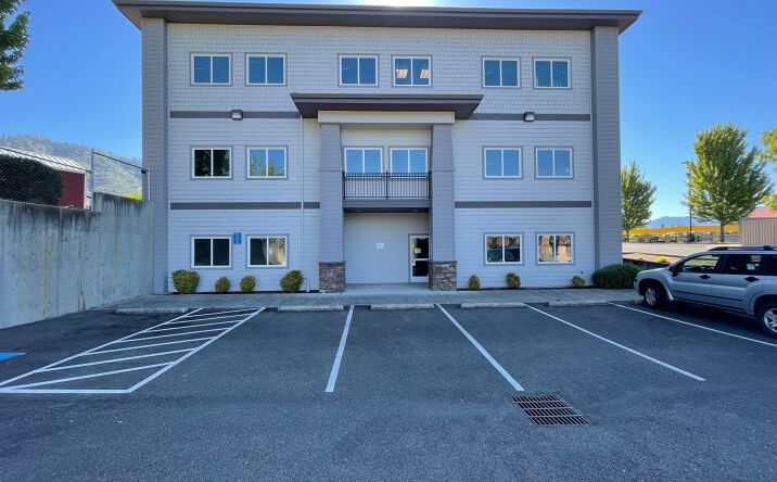 Pictures of Office property located at 1830 NE 7th St, Grants Pass, OR 97526 for lease - image #1