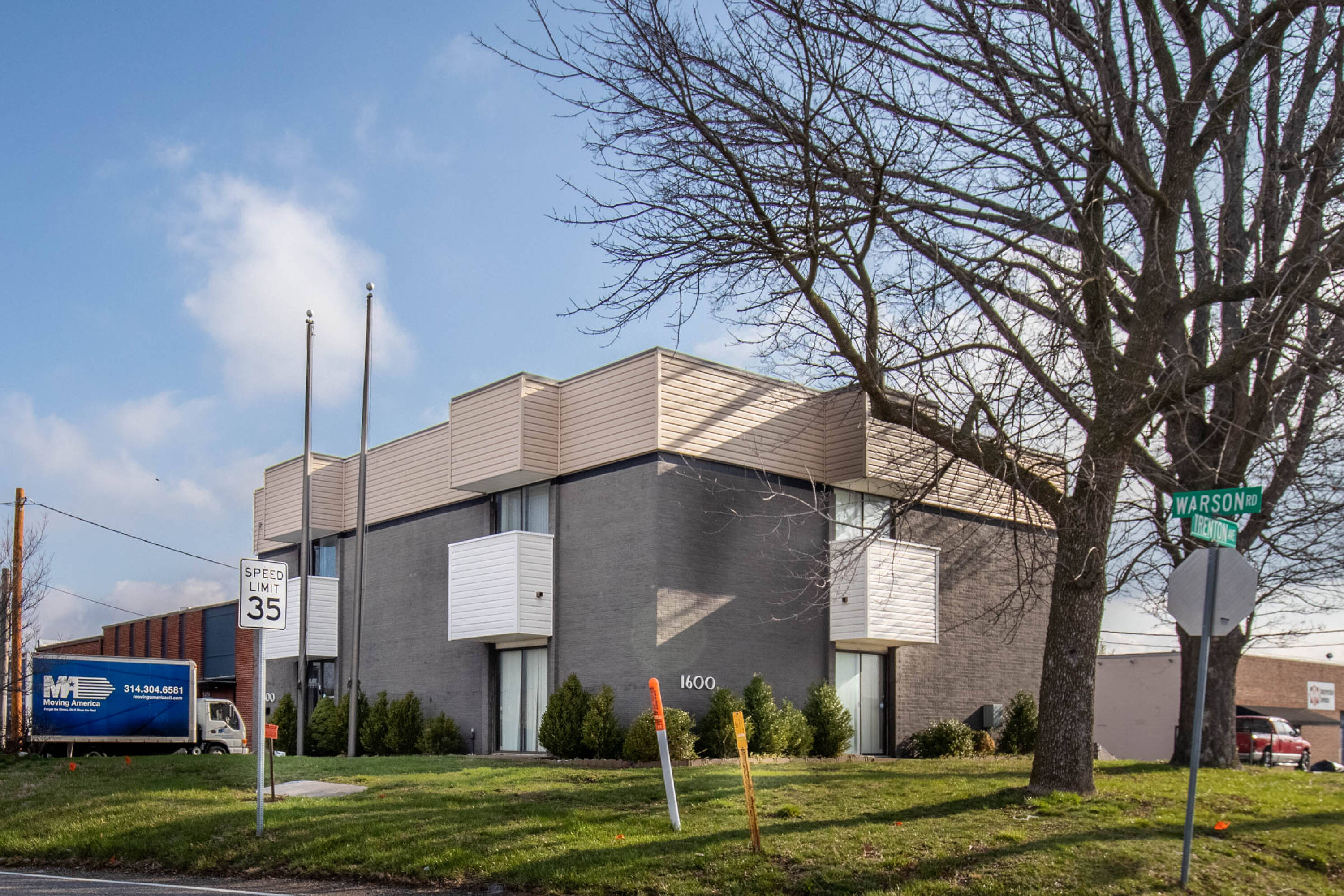 1600 N Warson Rd, St. Louis, MO 63132