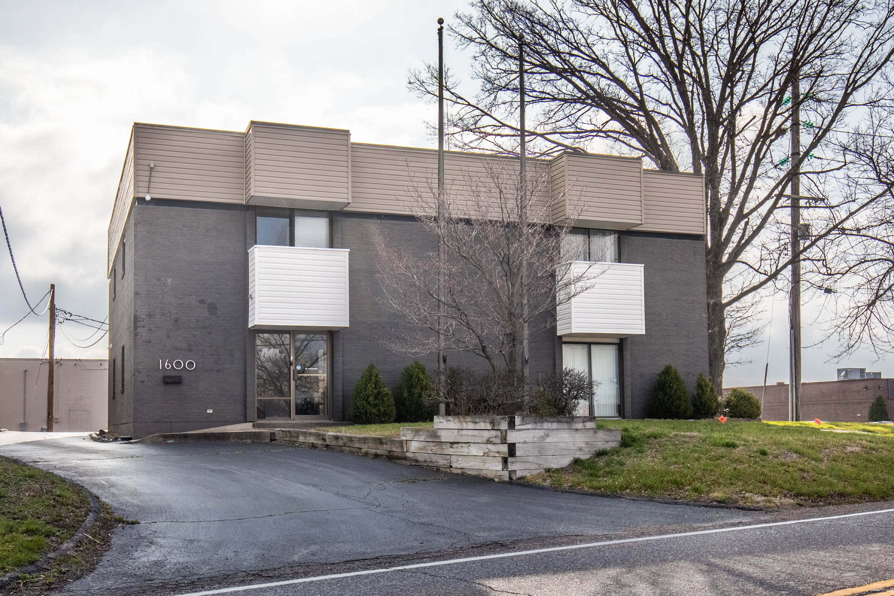 1600 N Warson Rd, St. Louis, MO 63132