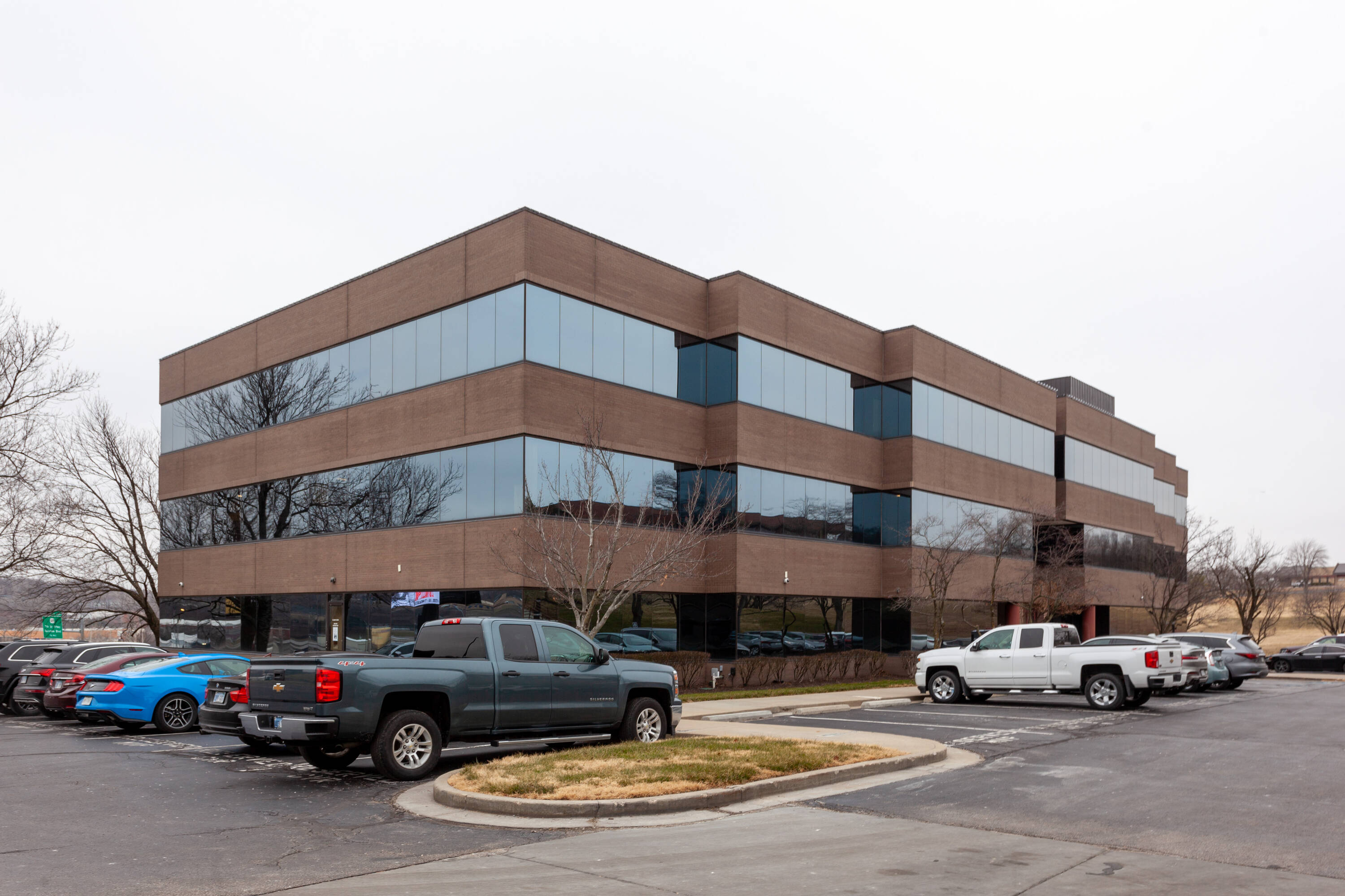 10 E Cambridge Cir Dr, Kansas City, KS 66103