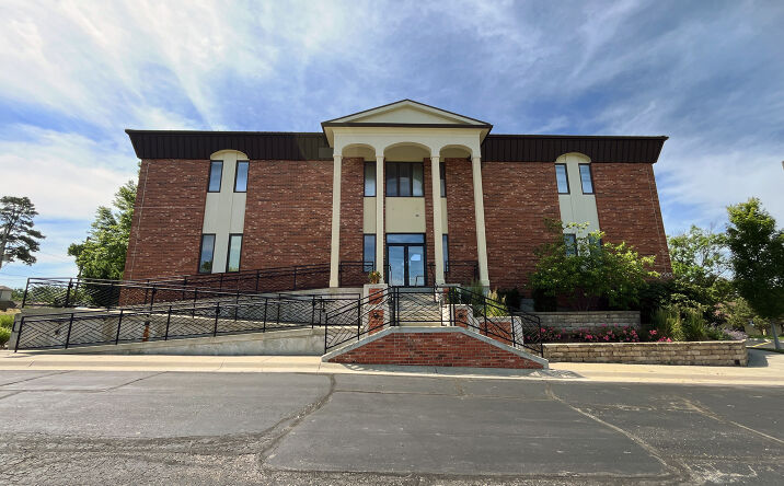 Pictures of Office property located at 3545 SW 6th Ave, Topeka, KS 66606 for sales - image #1