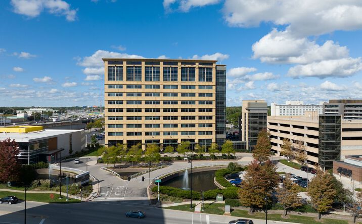 Pictures of Office property located at 9550 W. Higgins Road, Rosemont, IL 60018 for lease - image #1