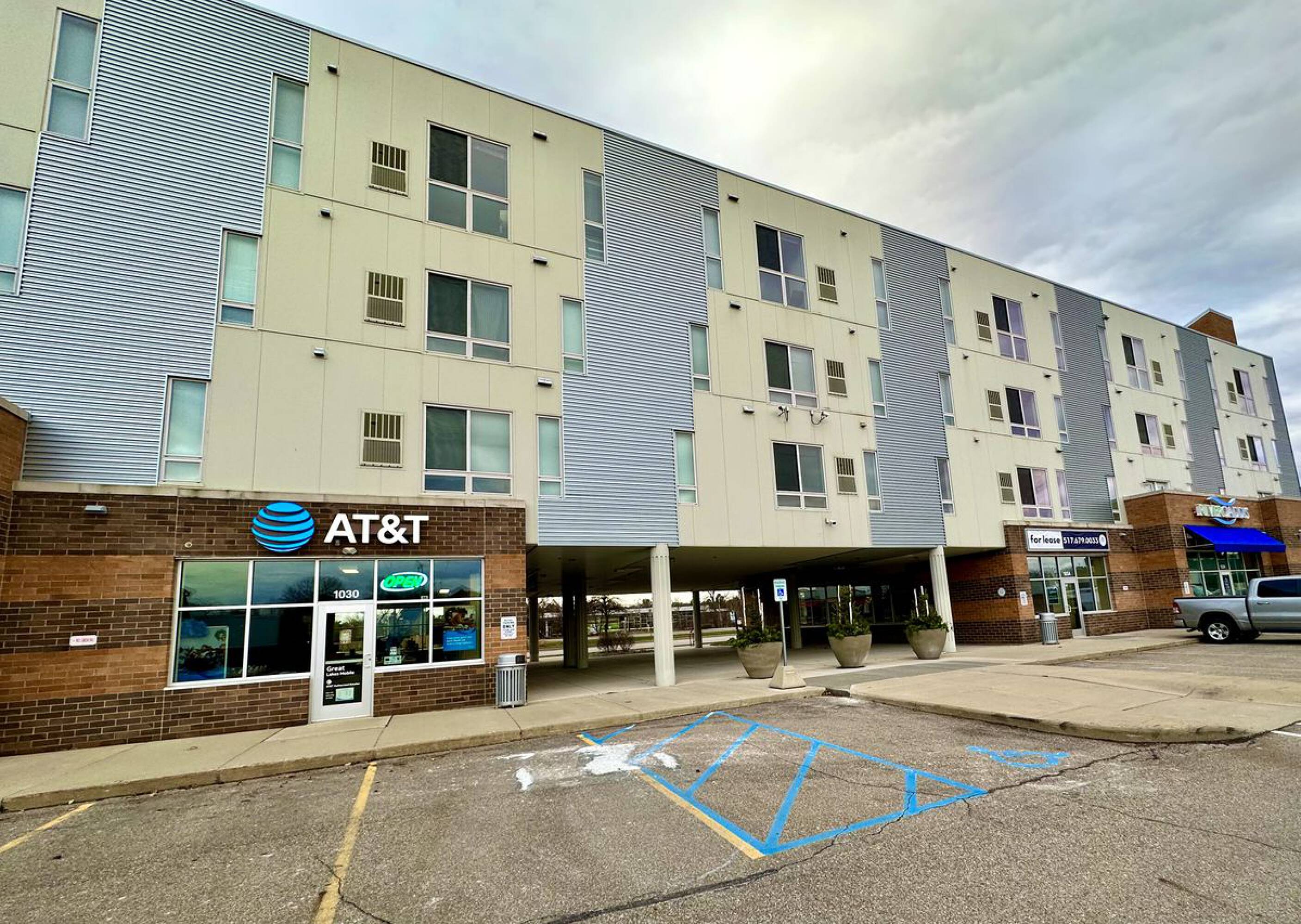 1034 Trowbridge Rd, East Lansing, MI 48823