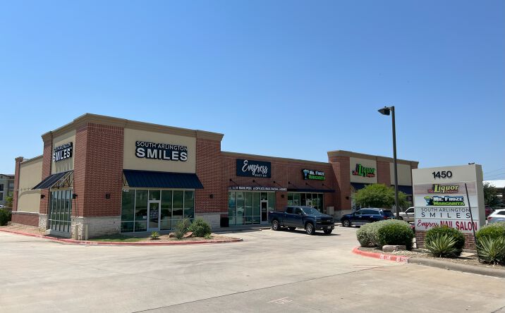Pictures of Retail property located at 1450 Debbie Ln., Arlington, TX 76002 for lease - image #1
