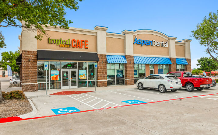Pictures of Retail property located at 801 W 15th St, Plano, TX 75075 for lease - image #1