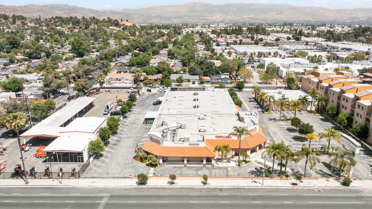 21555 & 21627 Roscoe Boulevard, Los Angeles, CA 91304 Retail Space