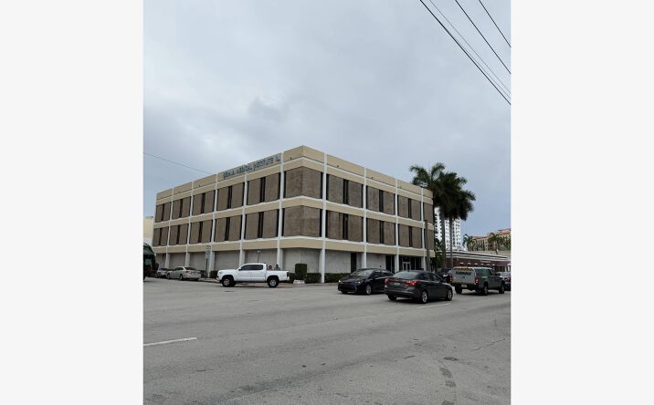Pictures of Office property located at 2550 Douglas Rd, Coral Gables, FL 33134 for lease - image #1