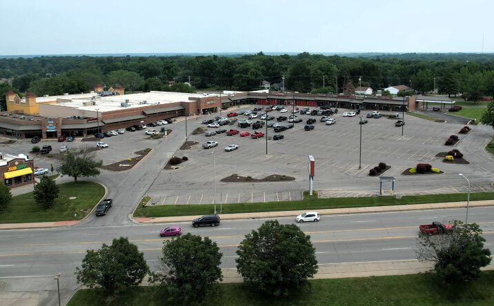 Pictures of Retail property located at 17911 – 18011 E. US 24 Highway, Independence, MO 64016 for lease - image #1
