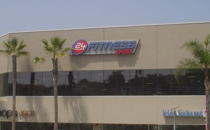 Pictures of Retail property located at 1601 E Pacific Coast Hwy, Long Beach, CA 90806 for sales - image #1