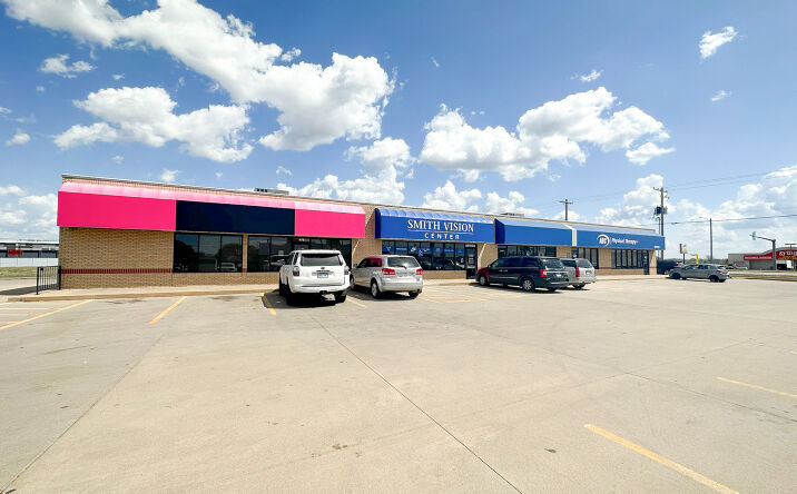 Pictures of Retail property located at 678 E 47th St S, Wichita, KS 67216 for lease - image #1