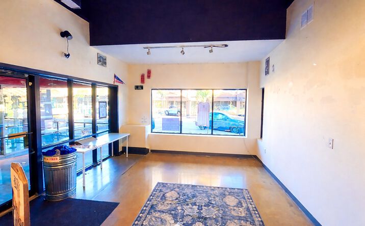 Pictures of Retail, Office, Special Purpose property located at 911 Massachusetts St, Lawrence, KS 66044 for lease - image #1