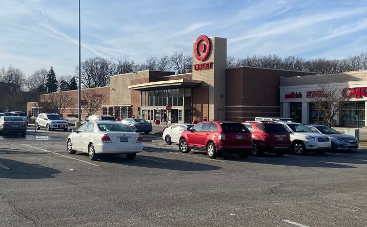 Pictures of Retail property located at 2010 Lincoln Way E, Massillon, OH 44646 for lease - image #1